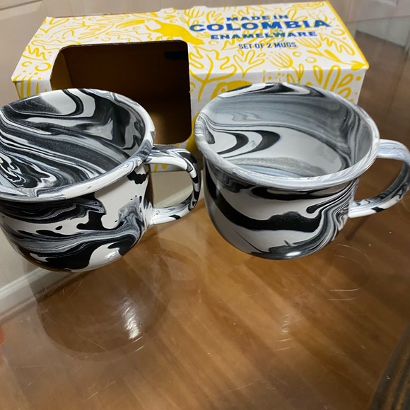 2 Enamelware Mugs Coffee Hand Painted Columbia Camping Cups Green & Whit… - Picture 5 of 8